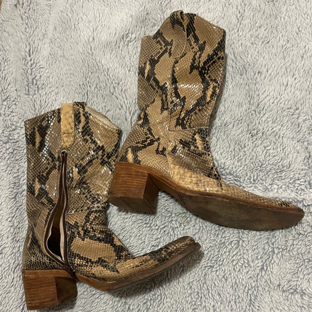 Hype boots, size 7.5